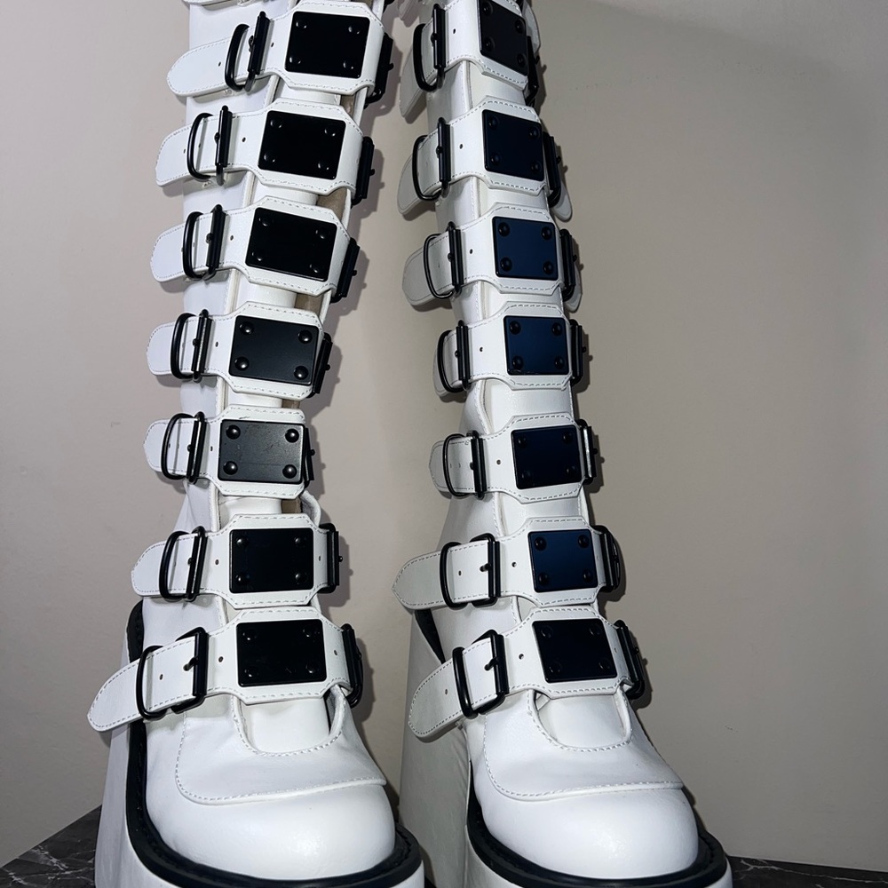 DOLLS KILL Demonia Icy Trinity Boots Size 6